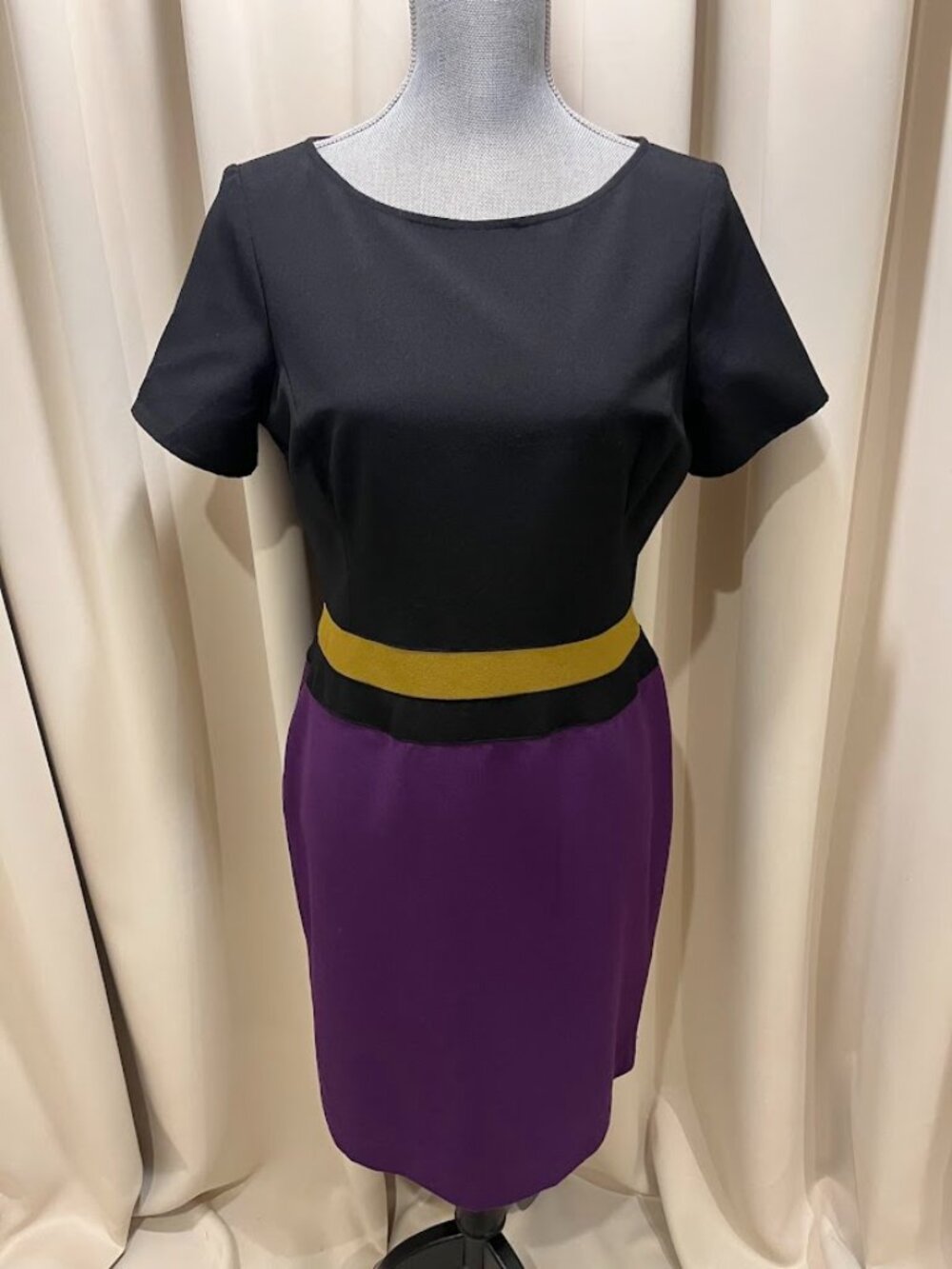 Jones Wear Short Sleeved Dress With Block Coloring Size 8